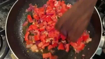 ببینید؛ دستور پخت یک غذای متفاوت مجارستانی با مرغ به روش آشپز مشهور ایتالیایی