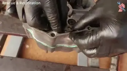 ببینید؛ فرآیند بازسازی موتور هوندای سوپر کاب مدل 1980 C50 زنگ زده
