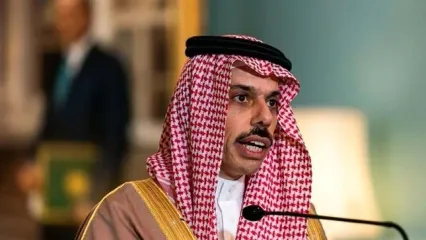 زبان بدن وزیر خارجه عربستان در دیدار با عراقچی