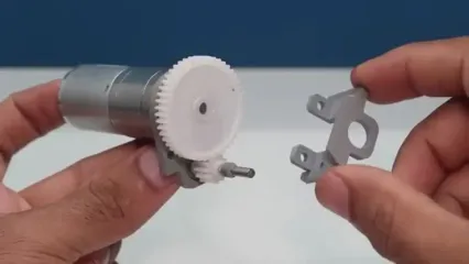 ببینید؛ مراحل شگفت انگیز ساخت یک تویوتا لندکروزر کنترلی با لوله پی وی سی