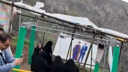 حضور خانواده ابراهیم رئیسی در محل سقوط بالگرد
