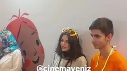 پاپاراتزی ایرانی؛ بازیگر منفورِ جان سخت در نمایشگاه کتاب شکارِ عکاسان شد