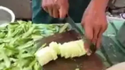 ببینید؛ غذای خیابانی در هند؛ تهیه چات خیار در کلکته
