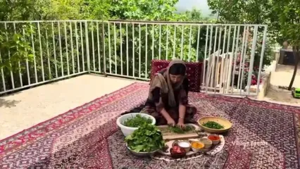 ببینید؛ غذای روستایی در کردستان؛ پخت دلمه و یک غذای سنتی با دنده بره