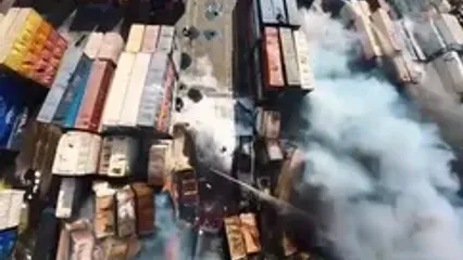 هشت تُن آب بر روی شعله‌های آتش بندرعباس ریختند، آنچه از اجساد مانده بود هم رفت!/ خانواده‌ قربانیان بی پناه مانده‌اند/ کودکان قربانی دومینوی رنج