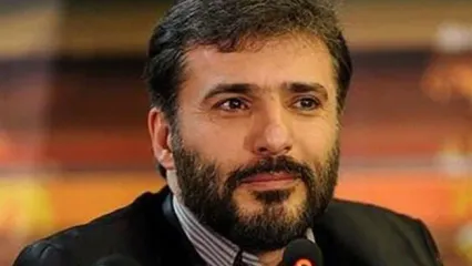 تصویری از جواد هاشمی در تشییع شهدای جنگ