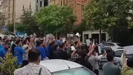 تجمع هواداران استقلال در اعتراض به نظری جویباری/ فریادها علیه لیدرها