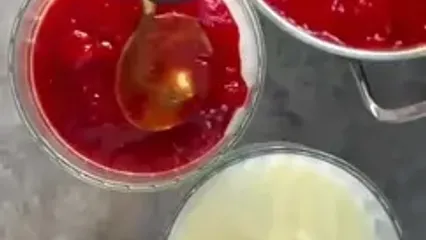 دسر توت فرنگی با طعمی از نارگیل و پنیر
