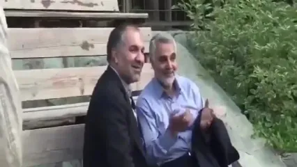 ببینید؛ سفر به تاریخ؛ «سردار سلیمانی» در حال تماشای بازی فوتبال از جایگاه تماشاچیان
