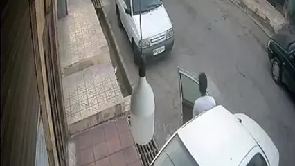 ویدئویی از سرقت عجیب یک لامپ در اسلامشهر