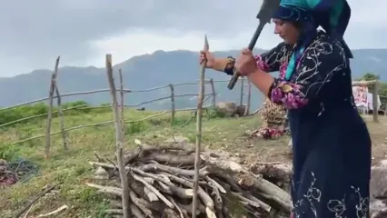 ببینید؛ غذای روستایی در ایران؛ پخت نان تنوری و سیب زمینی در کوهستان