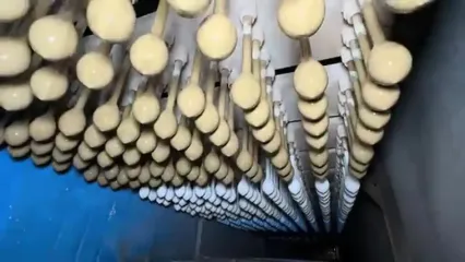 ببینید؛ بادکنک های رنگی چگونه در کارخانه تولید می شوند؟