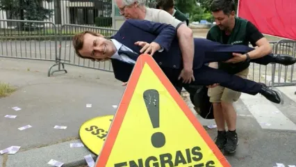 سرقت مجسمه چهل هزار یورویی مکرون از موزه پاریس