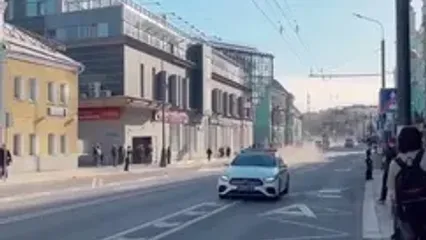 لحظه عبور کاروان حفاظتی و عجیب پوتین از خیابان‌های مسکو