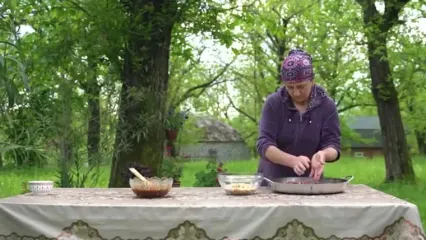ببینید؛ غذای روستایی در آذربایجان؛ کاشت بادام زمینی و تهیه مربا و کیک