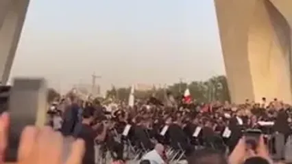 اجرای نام جاوید وطن توسط ارکستر سمفونیک تهران و مردم در میدان آزادی