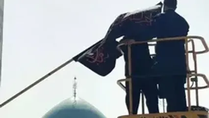 سیاه پوشی حرم رضوی برای ورود به ماه محرم توسط خدام