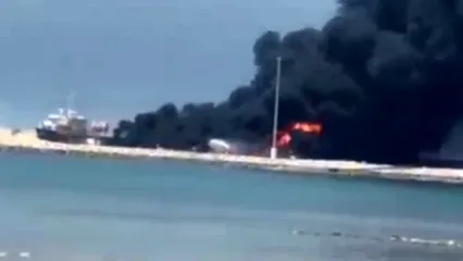 لحظه انفجار در اسکله پتروشیمیِ بندر دیر