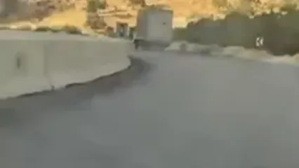حادثه در جنوب فارس / کامیونت بدون ترمز در کازرون واژگون شد