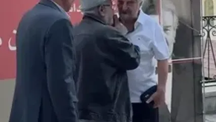 ببینید؛ ادای احترام اکبر عبدی به استاد محمد متوسلانی