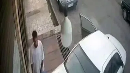 ویدویی از سرقت عجیب یک لامپ در اسلامشهر