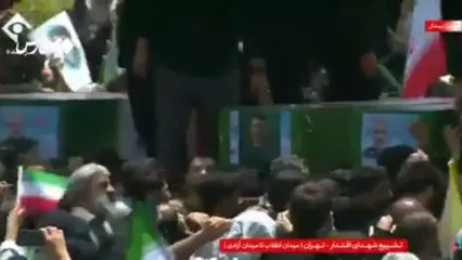 پیکر شهدای وطن بعد از ۴ ساعت به میدان آزادی رسید