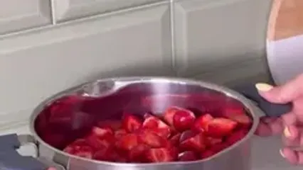 آموزش مربای توت فرنگی خوش طعم و خوش عطر