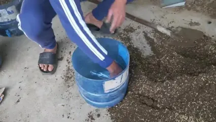 با این روش بالکن خانه را با کمک بطری پلاستیکی به باغ توت فرنگی تبدیل کنید!