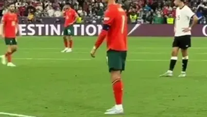 ویدیو: واکنش متفاوت CR7 به شعار مسی توسط هواداران آلمان