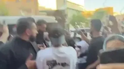 ببینید؛ مردم مشهد امین حیایی را محاصره کردند