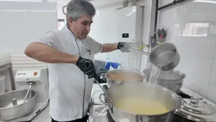 ببینید؛ غذای خیابانی در ترکیه؛ تهیه دونر کباب مشهور در استانبول