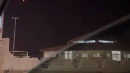 صحنه‌ تقابل پدافند هوایی با ریزپرنده‌ها از آسمان قشم