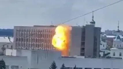 لحظه برخورد پهپاد روس به ساختمانی در اوکراین