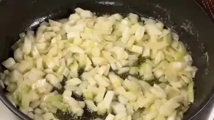 ببینید؛ طرز تهیه یک غذای متفاوت با یک کیلو فیله مرغ به روش اسپانیایی ها