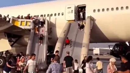 تخلیه اضطراری مسافران یک پرواز با سرسره نجات