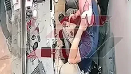 فیلم لحظه به لحظه سرقت مسلحانه از مغازه سکه و طلای خیابان ولیعصر تهران + گفتگو با مرد طلافروش میدان تجریش