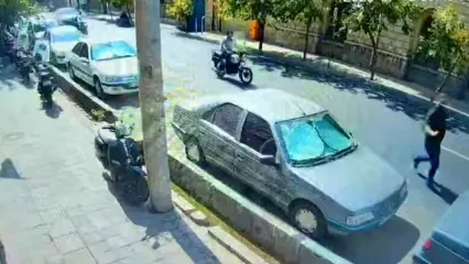 ثبت تصویر از یک اتفاق عجیب جلوی سفارت فرانسه