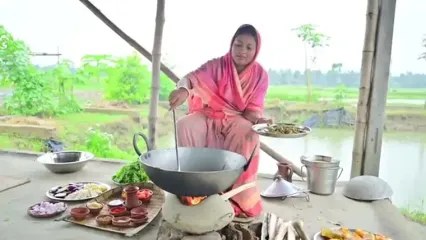 ببینید؛ غذای روستایی در هند؛ پخت خوراک ماهی با اسفناج