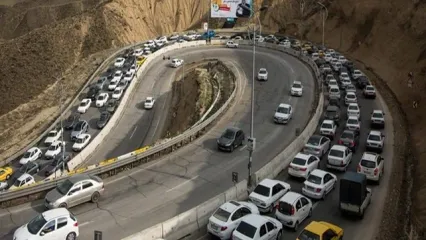 تصاویری از حجم ترافیک جاده چالوس جلب‌توجه کرد