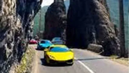 ماشین‌های لوکس در جاده چالوس