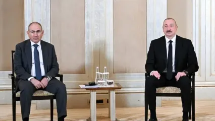 لحظه امضای توافق صلح آذربایجان و ارمنستان