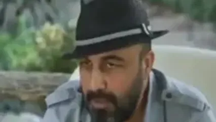 خاطره خنده دار رضا عطاران: فیلم توفیق اجباری با گلزار همبازی بودم ِاکرانش با خانومم رفته بودم مردم جمع شده بودن ازم امضا میگرفتن رضا گلزار که اومد همه رفتن پیشش یه نفرم کنارمون نموند
