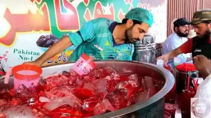 ببینید؛ غذای خیابانی در پاکستان؛ تهیه آب هندوانه در کراچی
