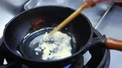 ببینید؛ غذای خیابانی در ژاپن؛ پخت غذا با خرچنگ مودار در اوکیناوا