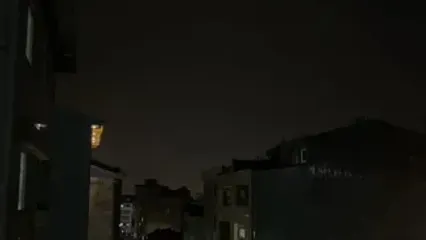 فیلم لحظه رعدوبرق در آسمان انزلی امشب ٢۵ مرداد ١۴٠۴