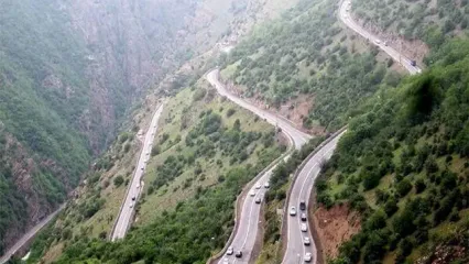 برخورد خودرو با تیر برق در جاده چالوس