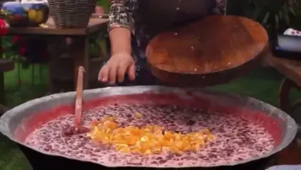 ببینید؛ غذای روستایی در آذربایجان؛ تهیه مربا و کیک توت فرنگی و پرتقال