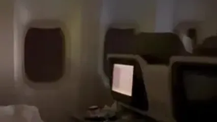 ببینید؛ نمایی از پرواز یک هواپیمای مسافربری در قلب طوفان قدرتمند پودول بر فراز تایوان از داخل کابین مسافرین