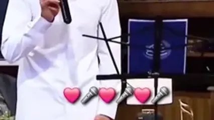 فیلم سکانس خندان / حامد آهنگی یه قمیشی آورده تو شب آهنگی و بهش میگه مرسی که به ایران برگشتی !