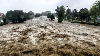 نجات باورنکردنی مرد کلمبیایی از سیل